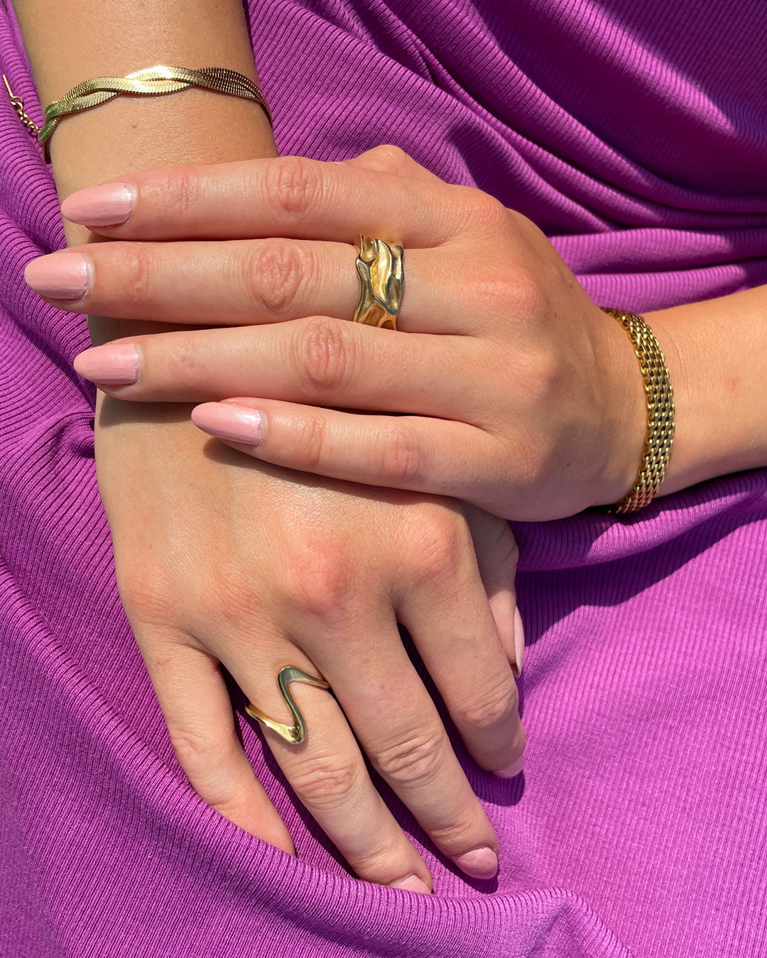 KRIZIARE™ | Anello Dorato Ondulato