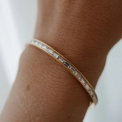 EWA™ | Bracciale Rigido con Zirconia Baguette
